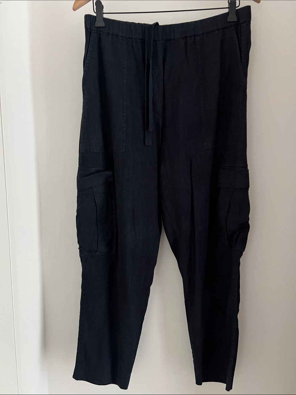 Theory size Large rear and cargo side pockets like new black drawstring NEW